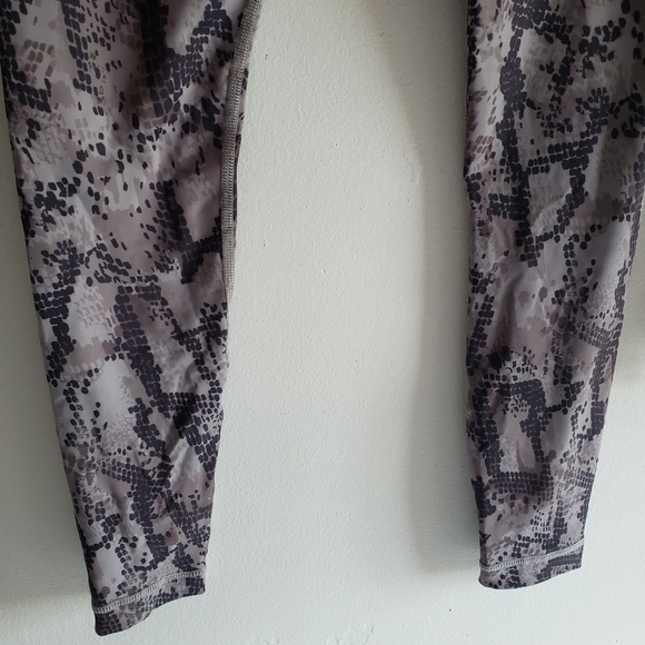 VIMMIA High Rise Long Printed Athletic Leggings Small - Picture 6 of 7